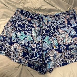 Pull on Lilly Pulitzer shorts